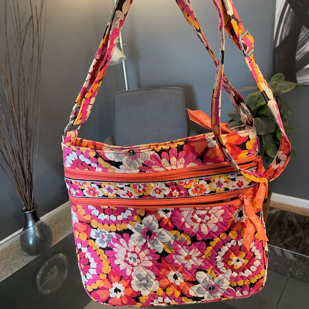 COLORFUL Vera Bradley Bag. Excellent Condition. SALE!